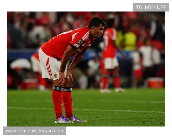 本菲卡费尔南德斯利用速度突破轻松倒地推射破门，创造经典瞬间