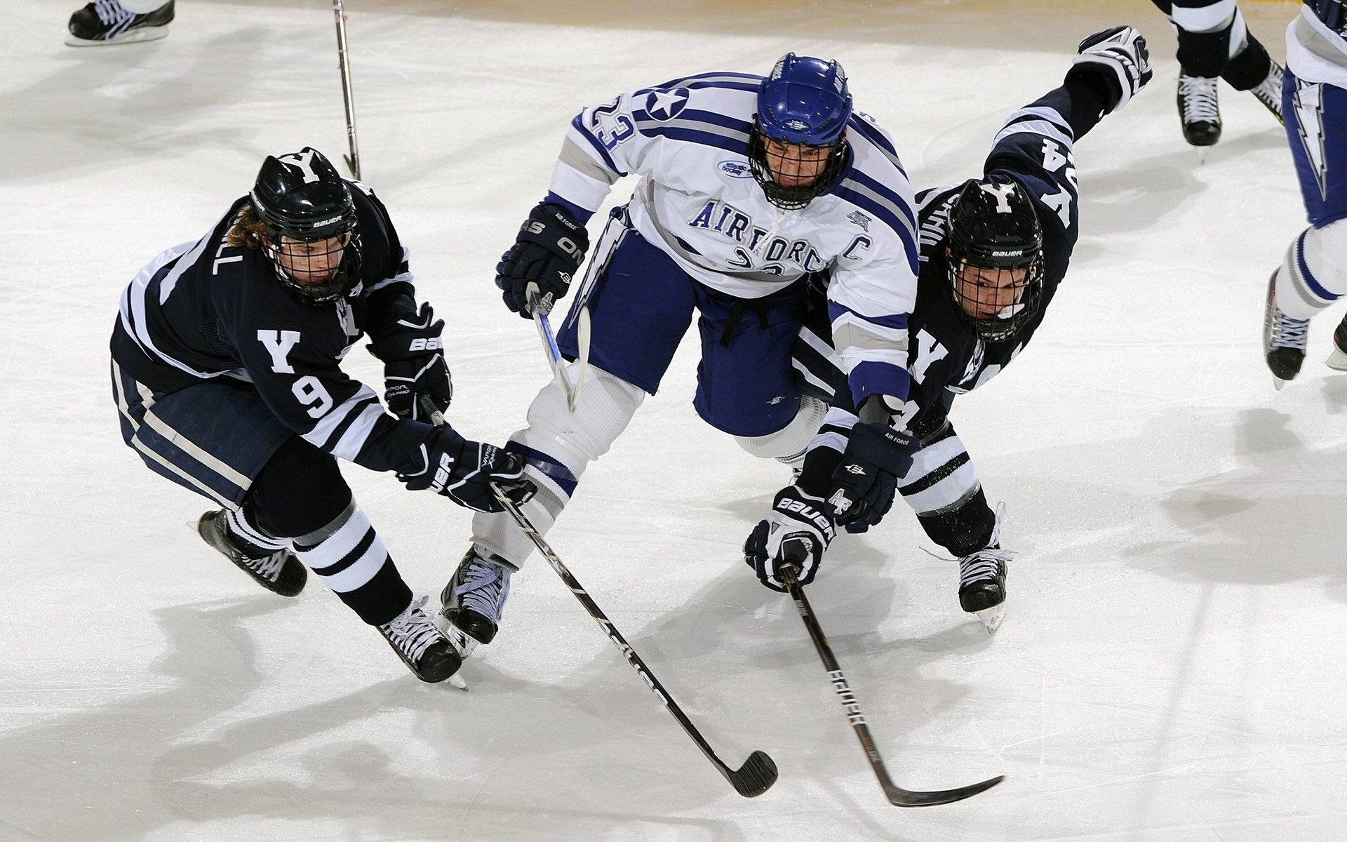 NBA回顾:近10场9胜!湖人距第7差0.5胜场,詹眉关键发力带领湖人后来居上